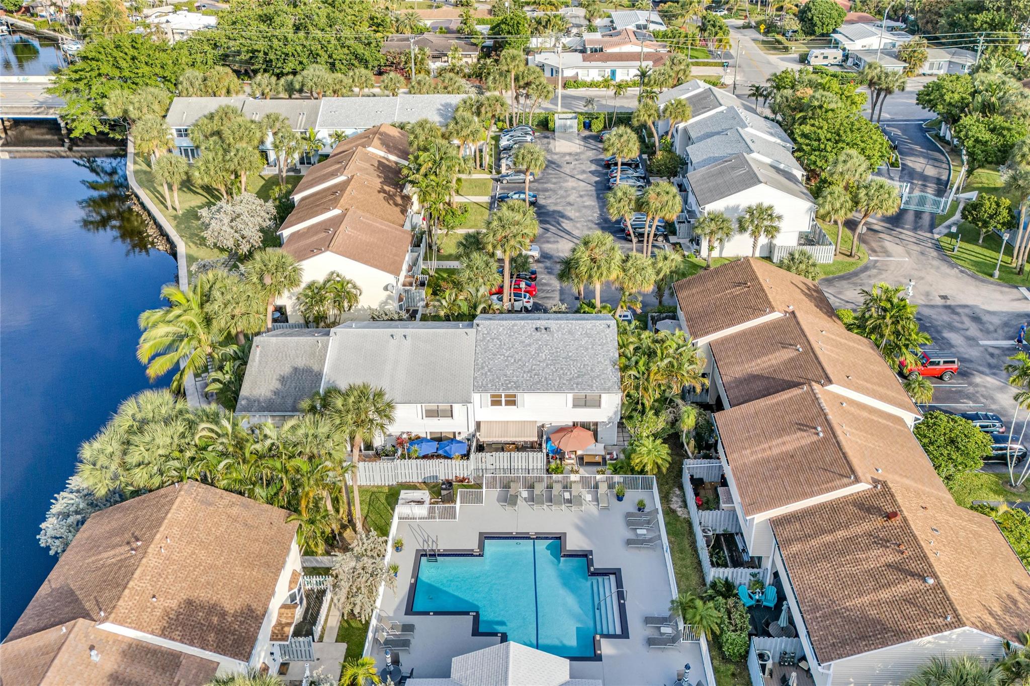 EDGEWATER TOWNHOMES - Residential Lease