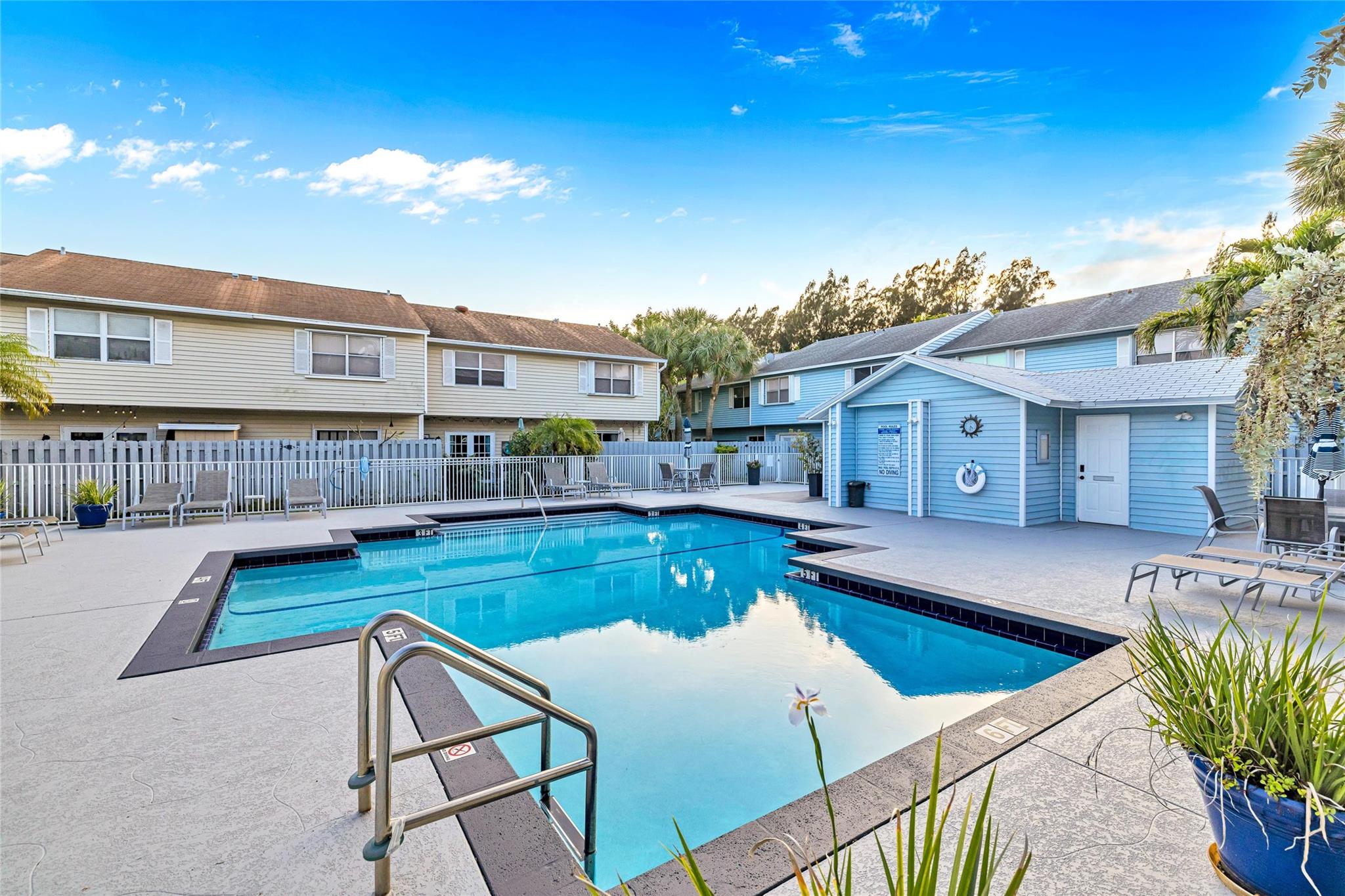 EDGEWATER TOWNHOMES - Residential Lease