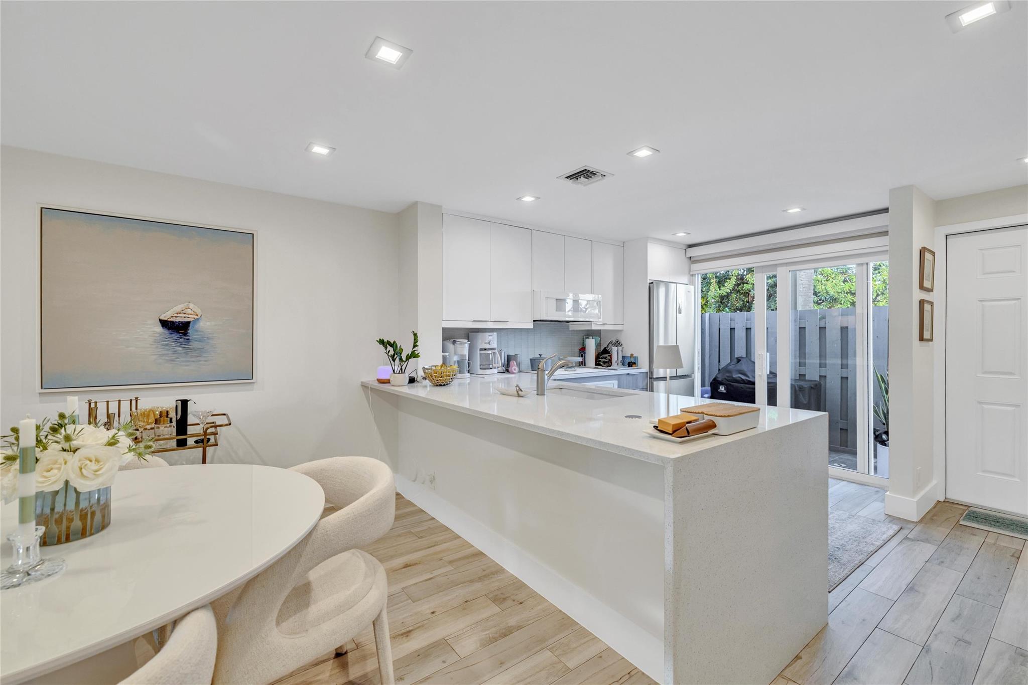 EDGEWATER TOWNHOMES - Residential Lease