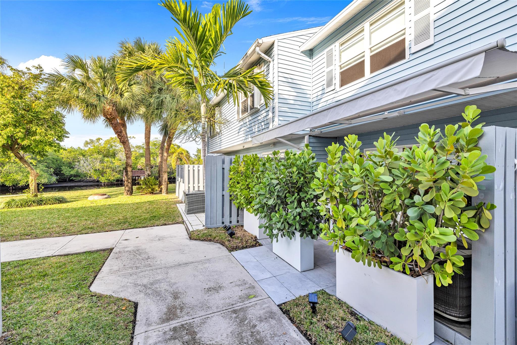 EDGEWATER TOWNHOMES - Residential Lease