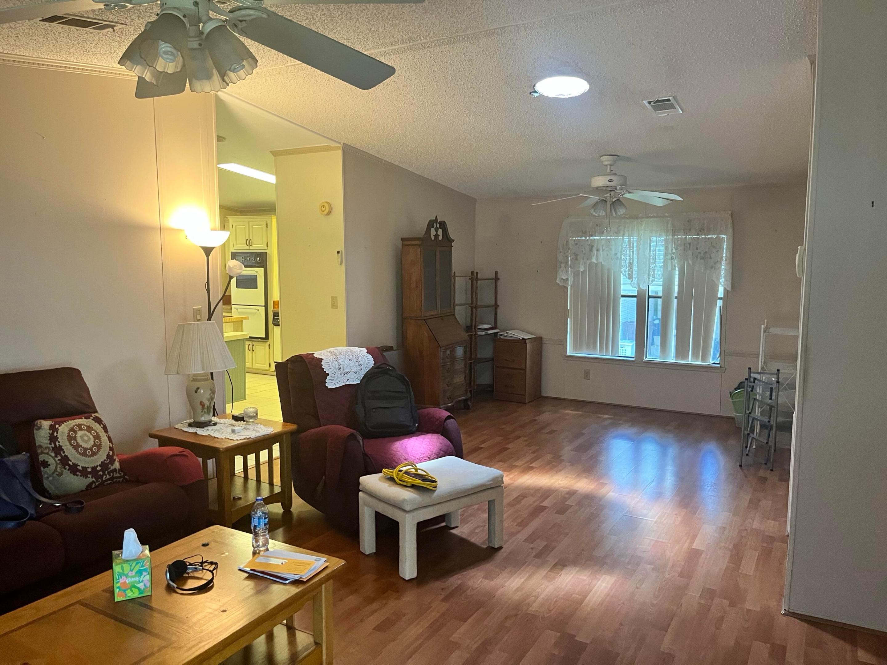 TROPICAL ISLES - Residential