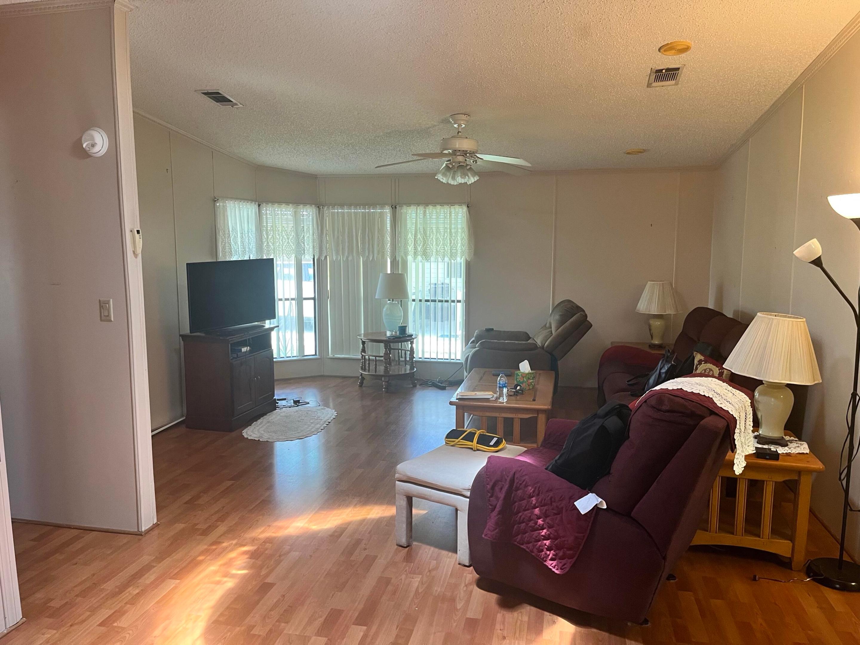 TROPICAL ISLES - Residential