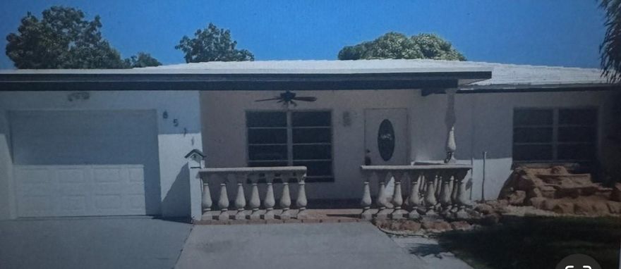 Lovely 2 bedroom 2 bathroom home with a open kitchen ready to make your acquaintance. There is an extra bonus room that can be converted into a 3rd bedroom. The community is 55+ restricted area. The home is located near a shopping center plaza, restaurants, and entertainment.