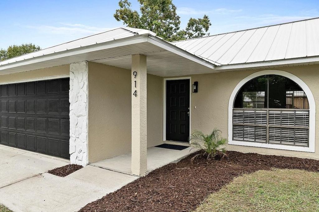 Photo of 914 Devon Avenue, Sebastian, FL 32958 (MLS # R11146507)