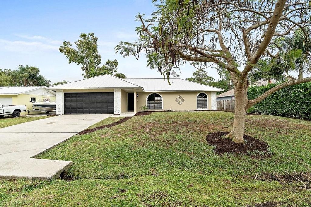 Photo of 914 Devon Avenue, Sebastian, FL 32958 (MLS # R11146507)