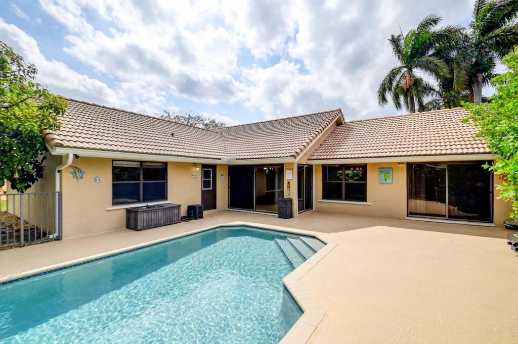 Photo of 9577 Majestic Way, Boynton Beach, FL 33437 (MLS # B26012299)