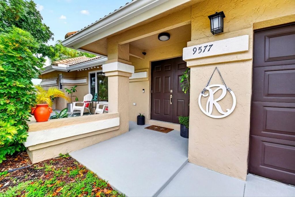 Photo of 9577 Majestic Way, Boynton Beach, FL 33437 (MLS # B26012299)