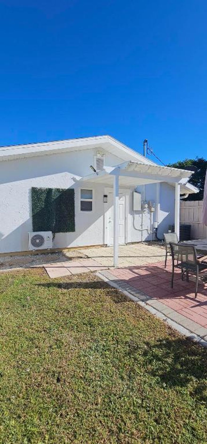 THIS IS AN EFFICIENCY UNIT. This unit has it's own private entrance and a private fenced yard perfect for grilling or just enjoying some sun. Unit has private bath, small kitchen and closet. Tile floors and large closet for storage. Owner lives in the main house. Water, electric and wi-fi is included in price. FIRST AND SECURITY A MUST