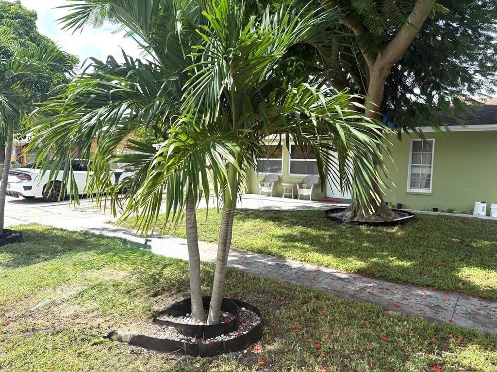Photo of 1441 W Central Street, Lantana, FL 33462 (MLS # B26074863)