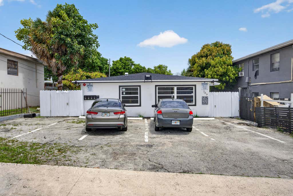 Photo of 709 13TH Street, West Palm Beach, FL 33401 (MLS # B26065249)
