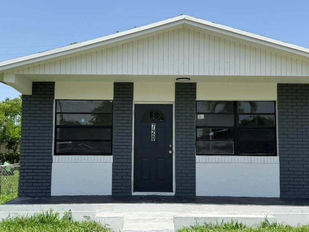 Photo of 720 Rickey Jackson Boulevard, Pahokee, FL 33476 (MLS # B26050826)