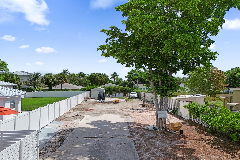Photo of 202 SE 4TH Street #2, Delray Beach, FL 33483 (MLS # B26079349)