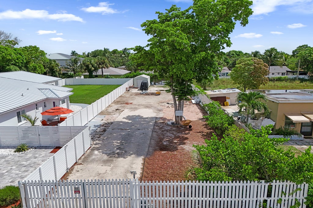 Photo of 202 SE 4TH Street #2, Delray Beach, FL 33483 (MLS # B26079349)