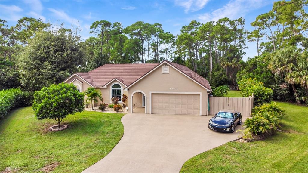 Photo of 1907 SW Belgrave Terr Terrace, Stuart, FL 34997 (MLS # R10756017)