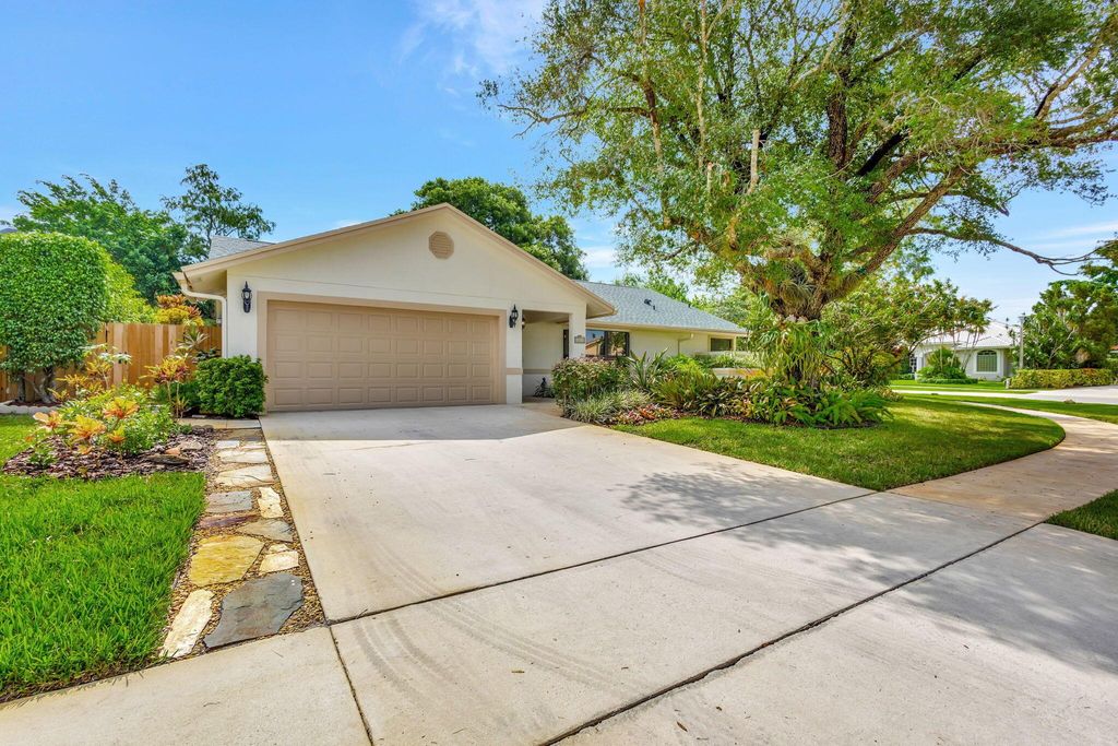 Photo of 1824 Primrose Lane, Wellington, FL 33414 (MLS # R11012899)