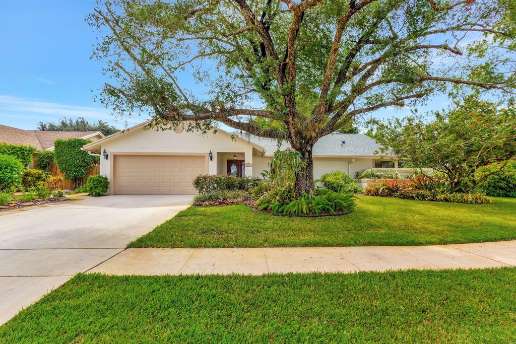 Photo of 1824 Primrose Lane, Wellington, FL 33414 (MLS # R11012899)