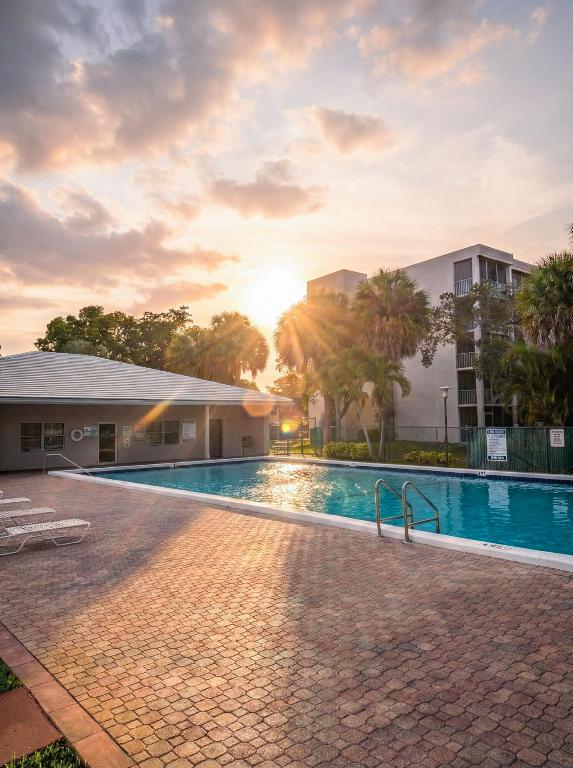 Sherwood Square - Residential