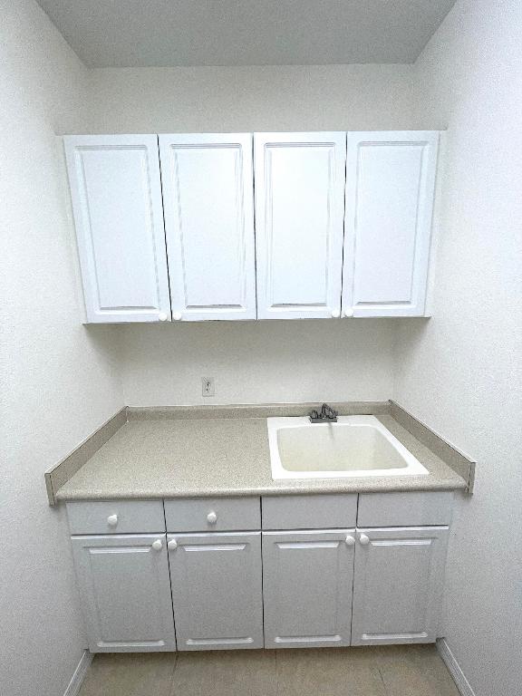 THE LAKES AT THE SAVANNAHS CONDOMINIUM - Residential Lease