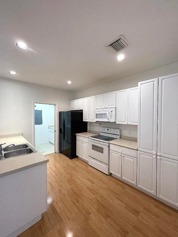 THE LAKES AT THE SAVANNAHS CONDOMINIUM - Residential Lease