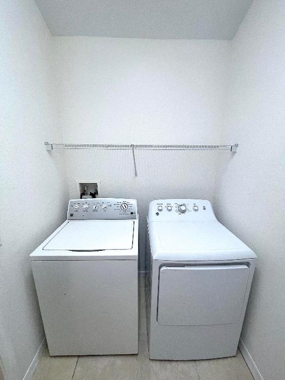 THE LAKES AT THE SAVANNAHS CONDOMINIUM - Residential Lease