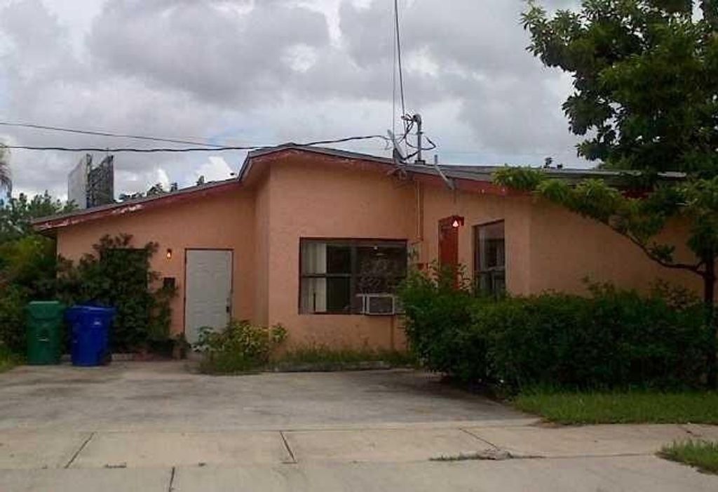 Photo of 1640 40th Terrace #2, Fort Lauderdale, FL 33317 (MLS # F10551699)