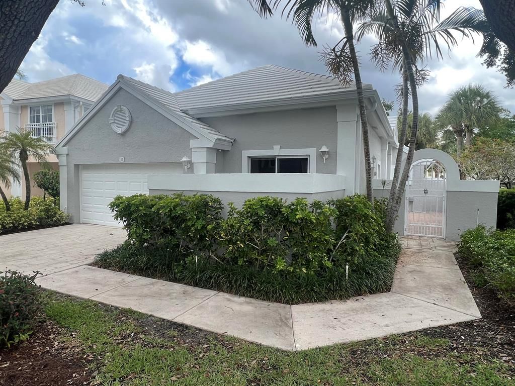 Photo of 25 Blenheim Court, Palm Beach Gardens, FL 33418 (MLS # R10889215)