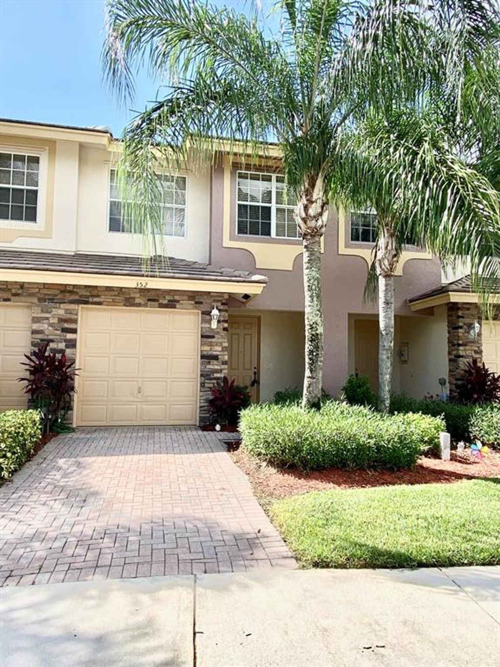 Photo of 352 SE Bloxham Way, Stuart, FL 34997 (MLS # R10739787)