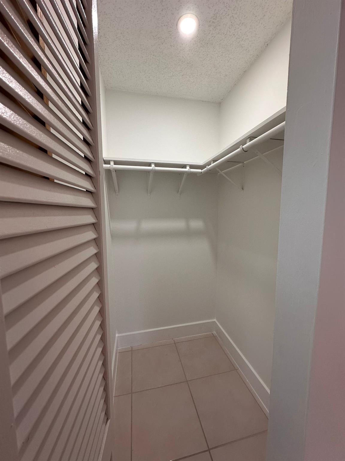 St James Park Delmar 11-2 - Residential Lease