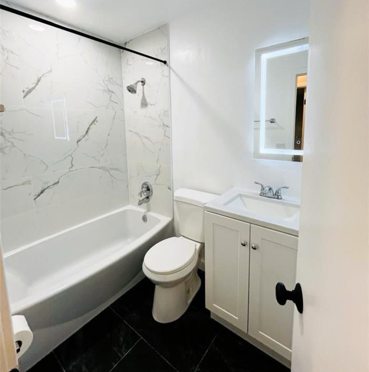 St James Park Delmar 11-2 - Residential Lease