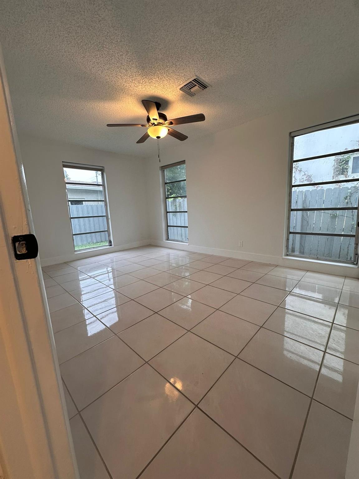 St James Park Delmar 11-2 - Residential Lease