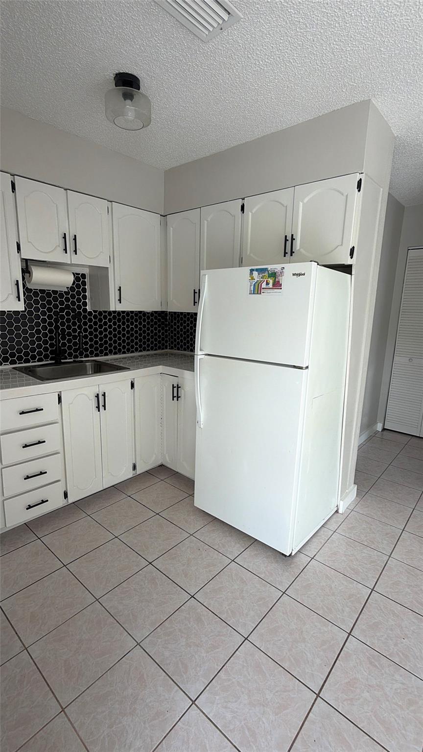 St James Park Delmar 11-2 - Residential Lease