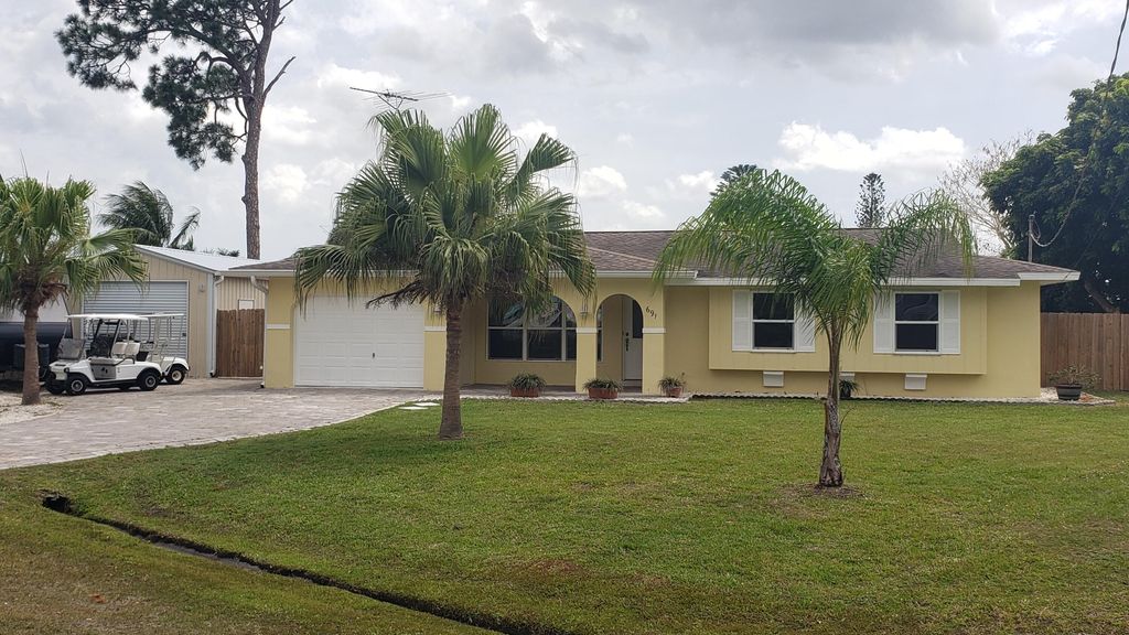 Photo of 691 SE Harborview Drive, Port Saint Lucie, FL 34983 (MLS # R10788195)