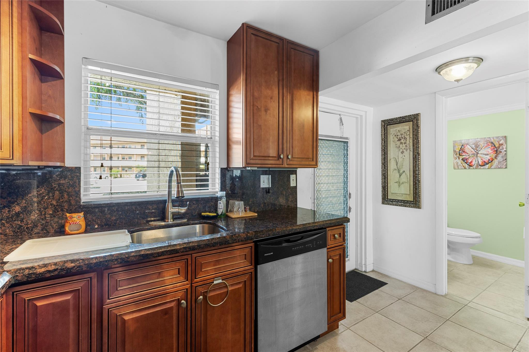 Sunrise Lakes 98 Condo - Residential