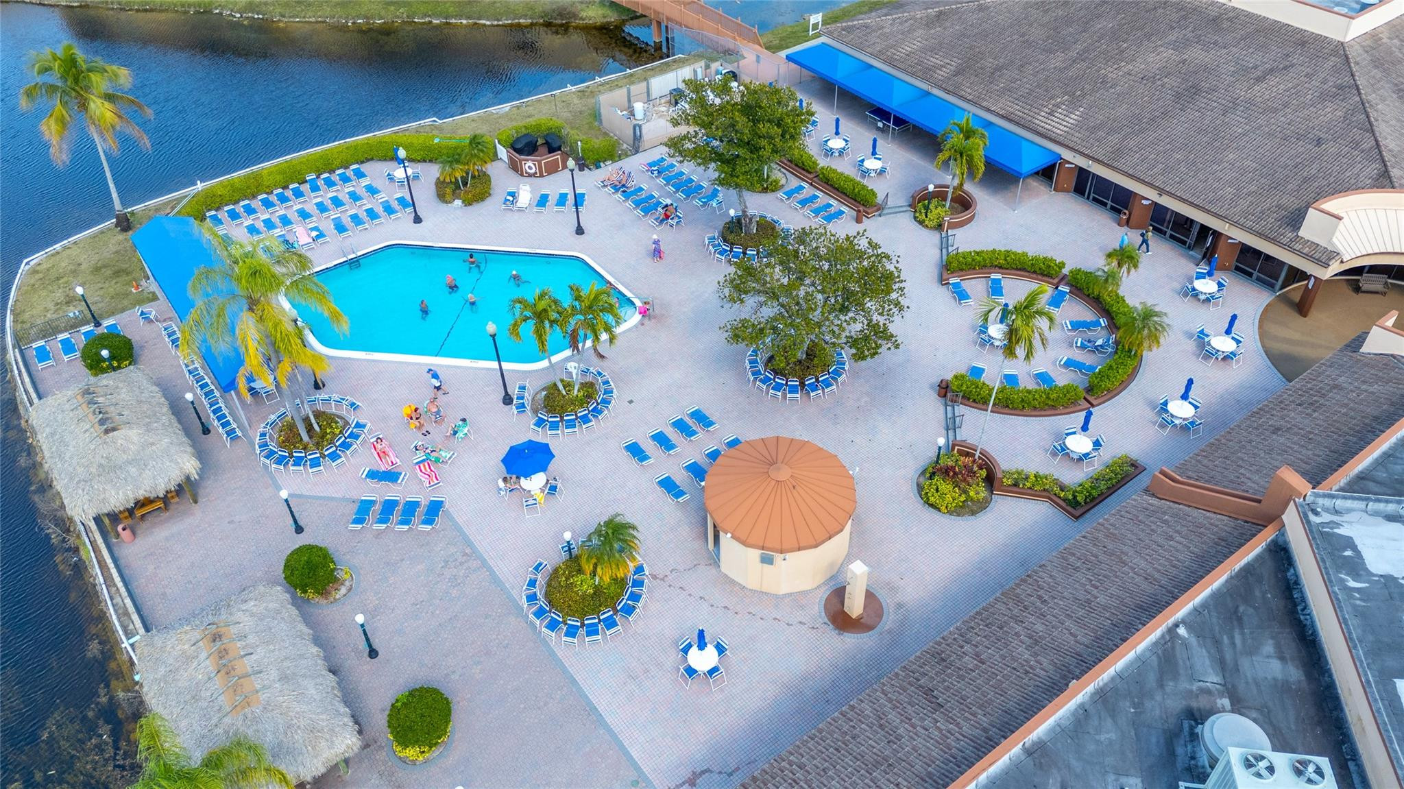 Sunrise Lakes 98 Condo - Residential