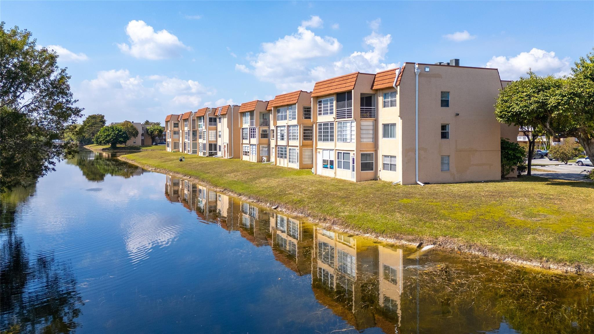 Sunrise Lakes 98 Condo - Residential