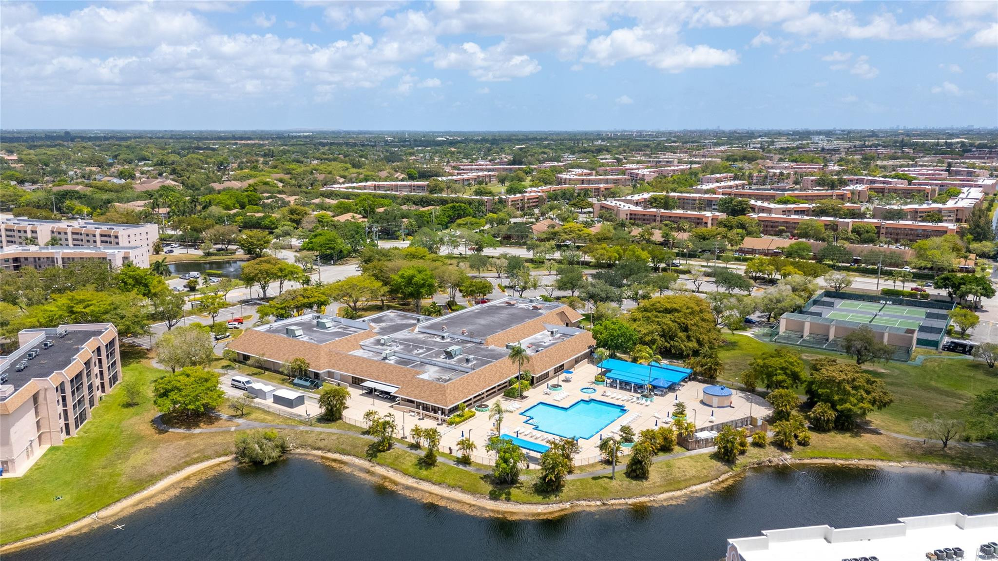 Sunrise Lakes 98 Condo - Residential