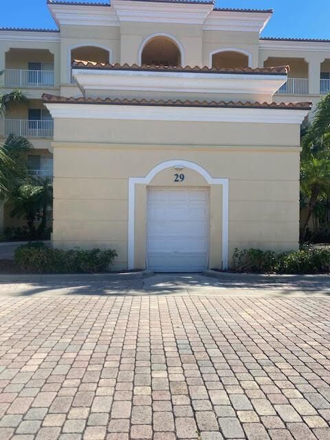 29 Harbour Isle Drive W 201 Fort Pierce FL 34949