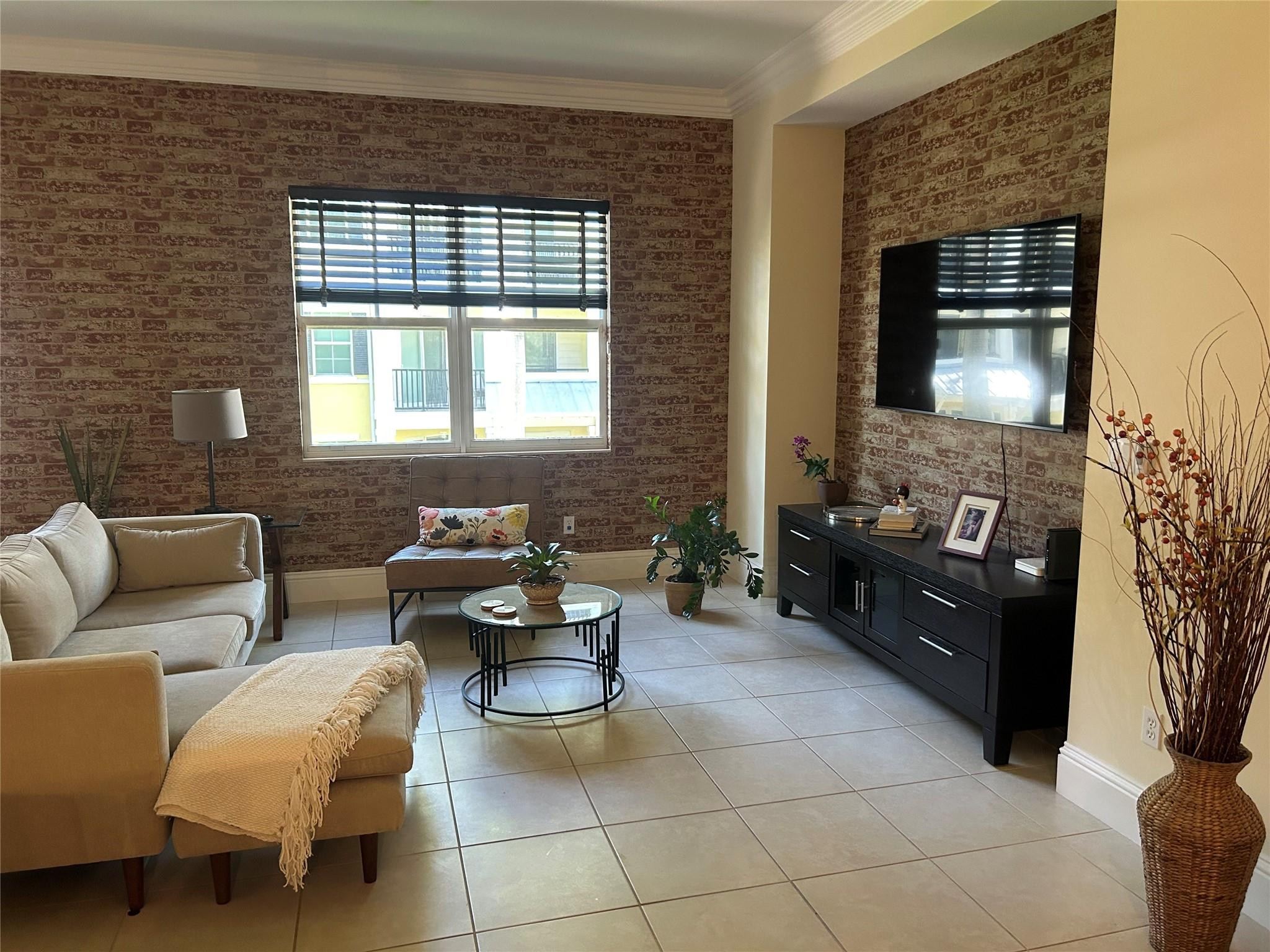 LATITUDE - Residential Lease