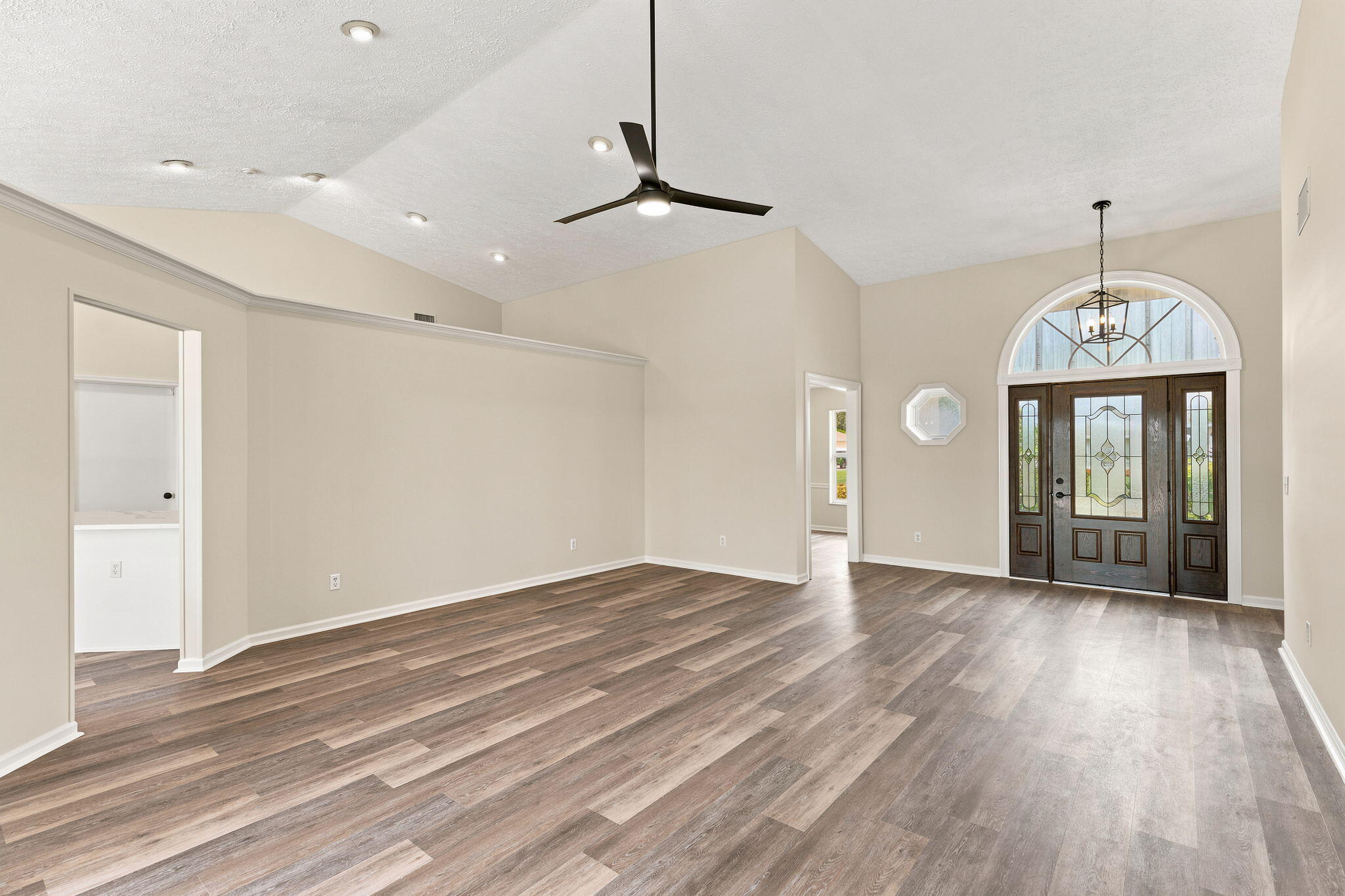165 SW Hawthorne Circle