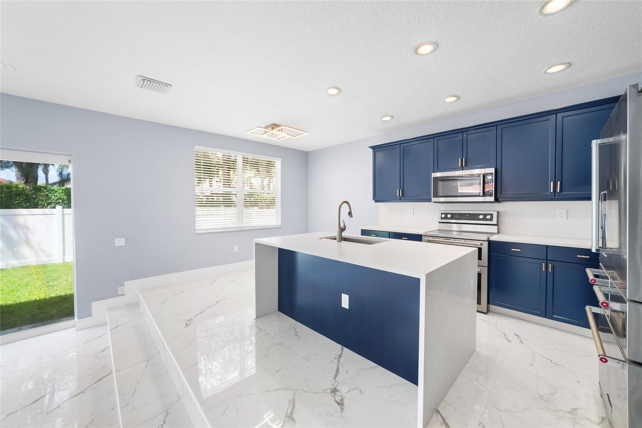 RIVIERA ISLES III - Residential Lease