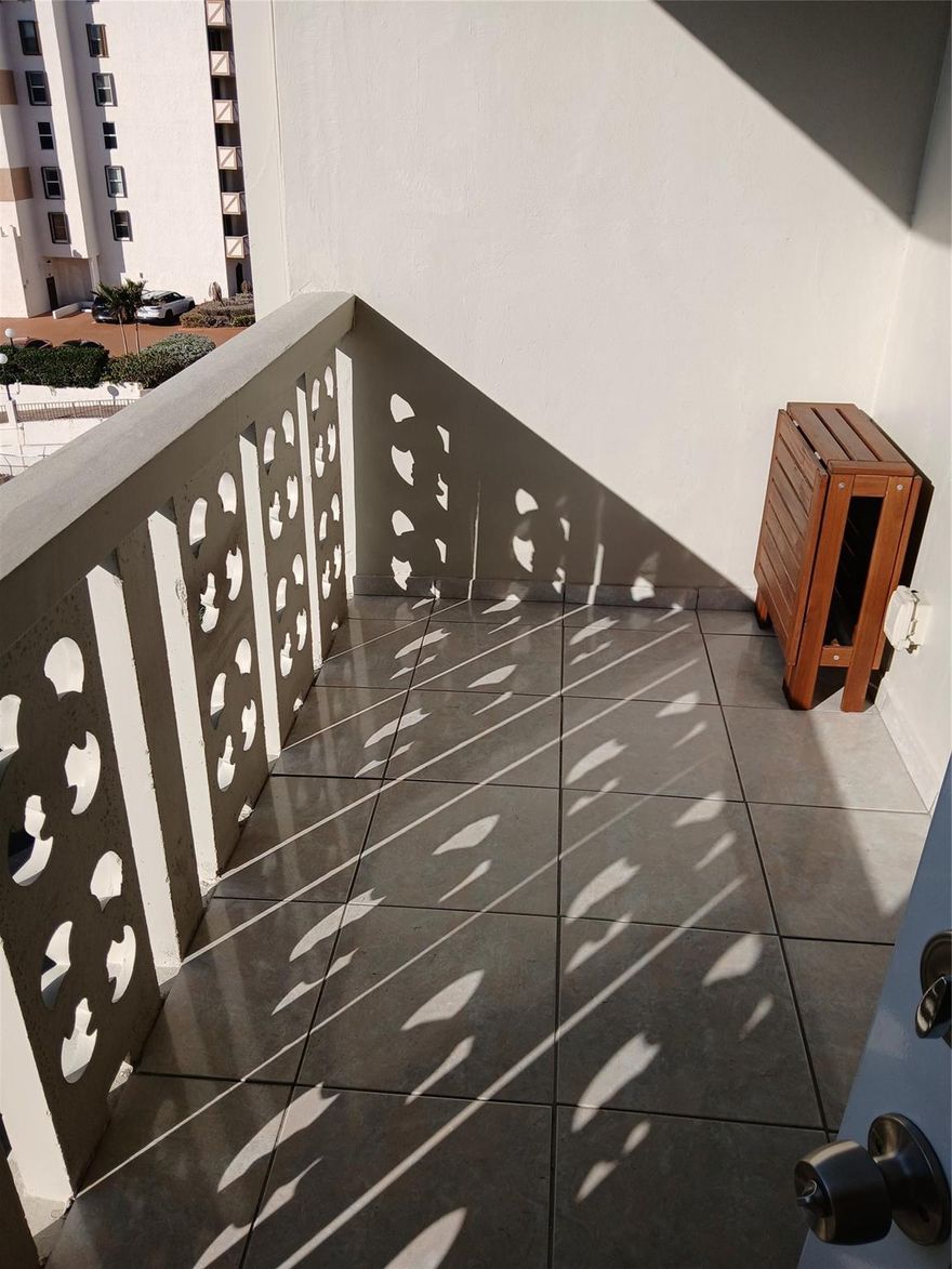 FULLY RENOVATED UNIT , FULLY FURNISHED . ACROSS THE STREET FROM THE OCEAN WITH VIEWS OF THE INTRACOASTAL AND THE OCEAN. CAN ALSO BE USED AS A SECOND BEDROOM. ALL IMPACT WINDOWS .  REQUIRES A CREDIT SCORE OF MIN . 675