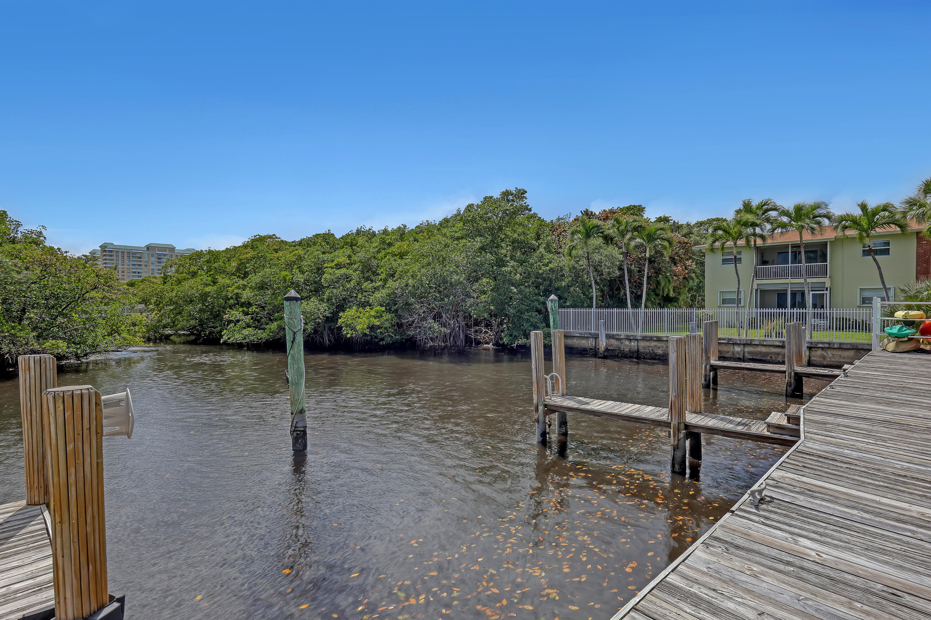 HARBOUR HALL INLET CLUB CONDO - Residential