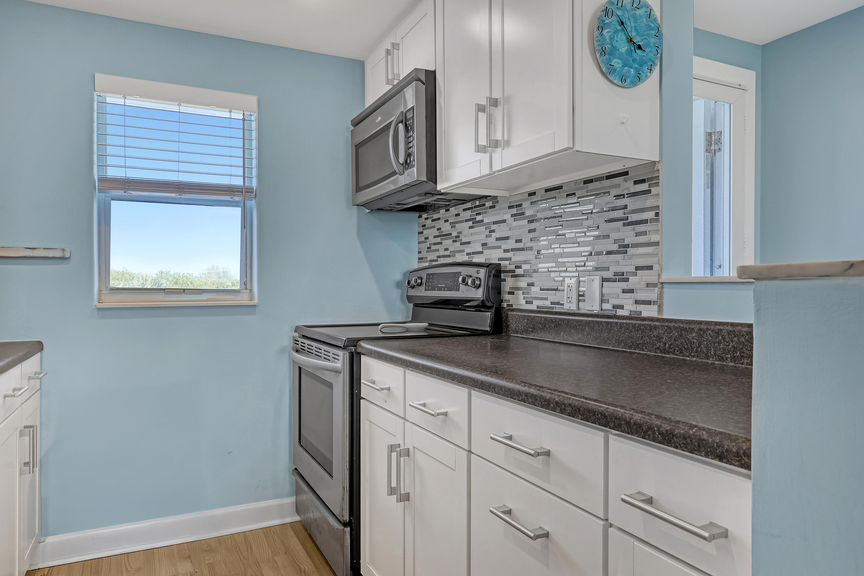 HARBOUR HALL INLET CLUB CONDO - Residential