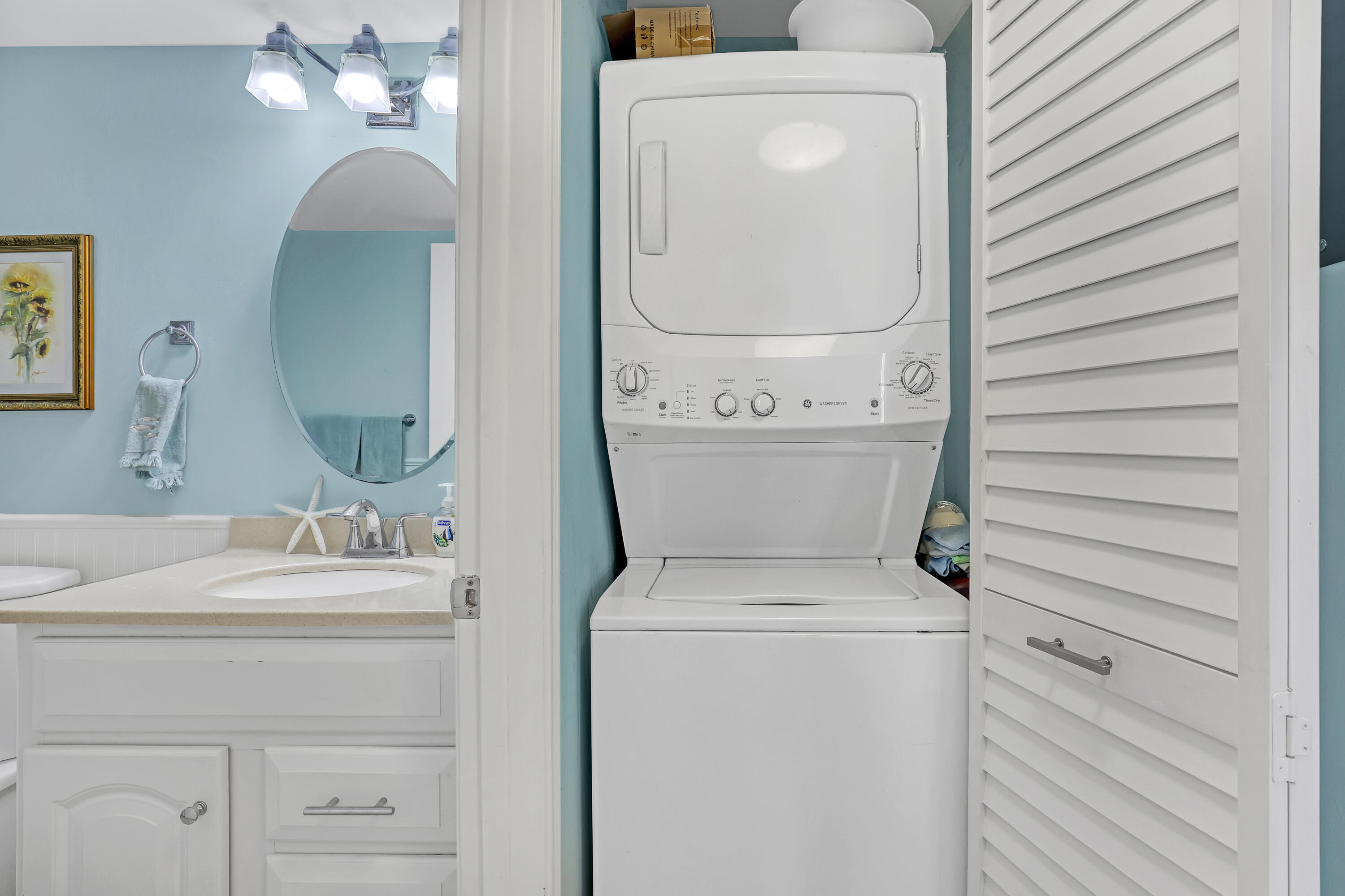 HARBOUR HALL INLET CLUB CONDO - Residential