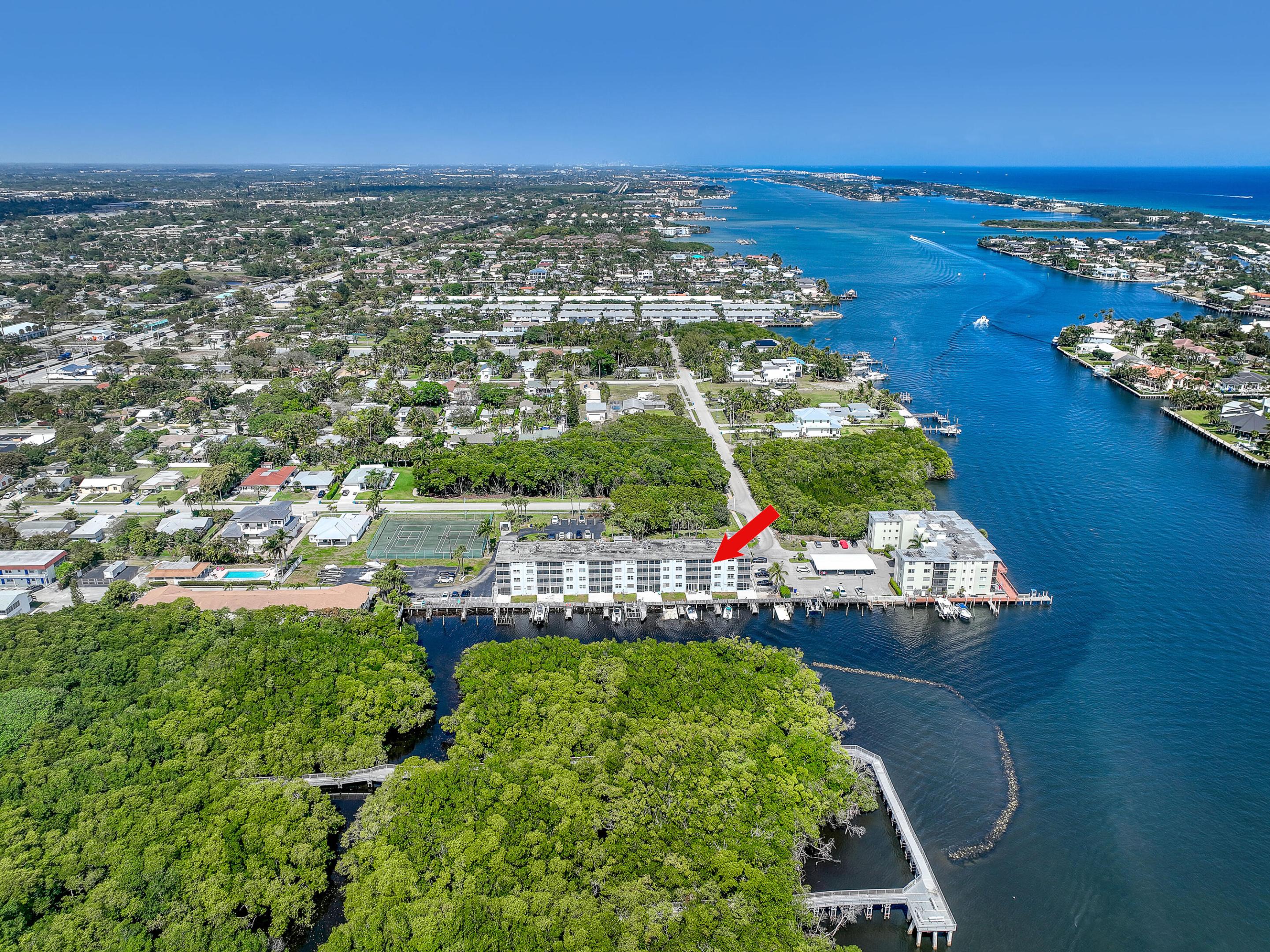 HARBOUR HALL INLET CLUB CONDO - Residential