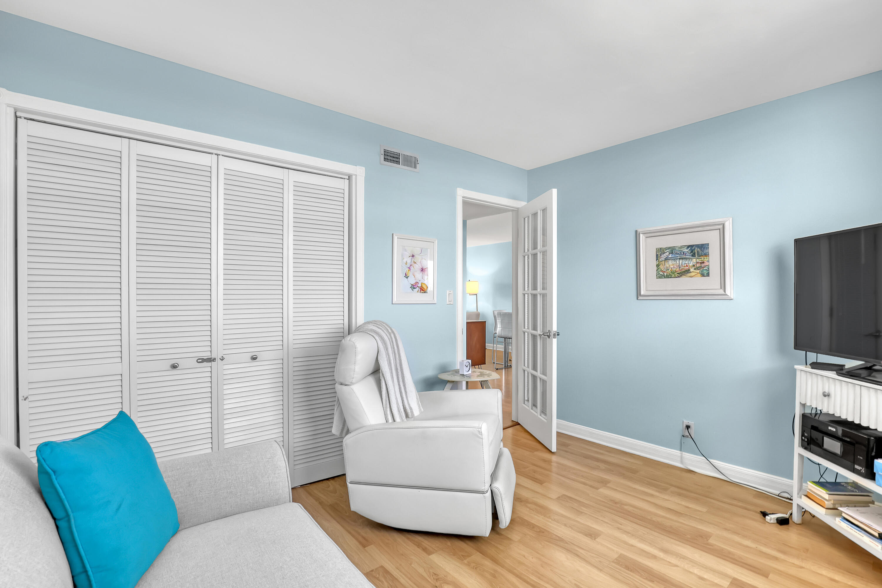 HARBOUR HALL INLET CLUB CONDO - Residential