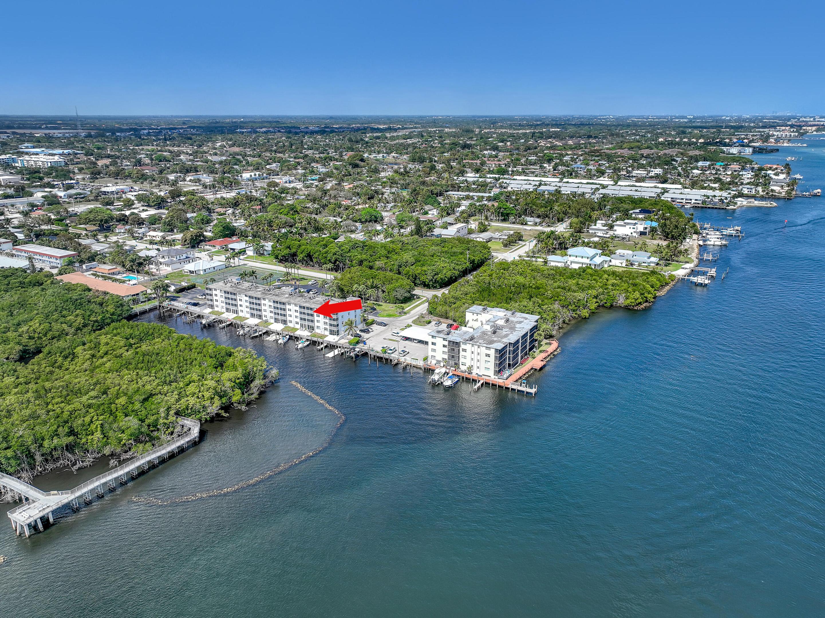 HARBOUR HALL INLET CLUB CONDO - Residential