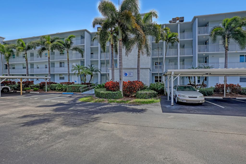 Photo of 689 NE 6th Court #402, Boynton Beach, FL 33435 (MLS # B26000070)