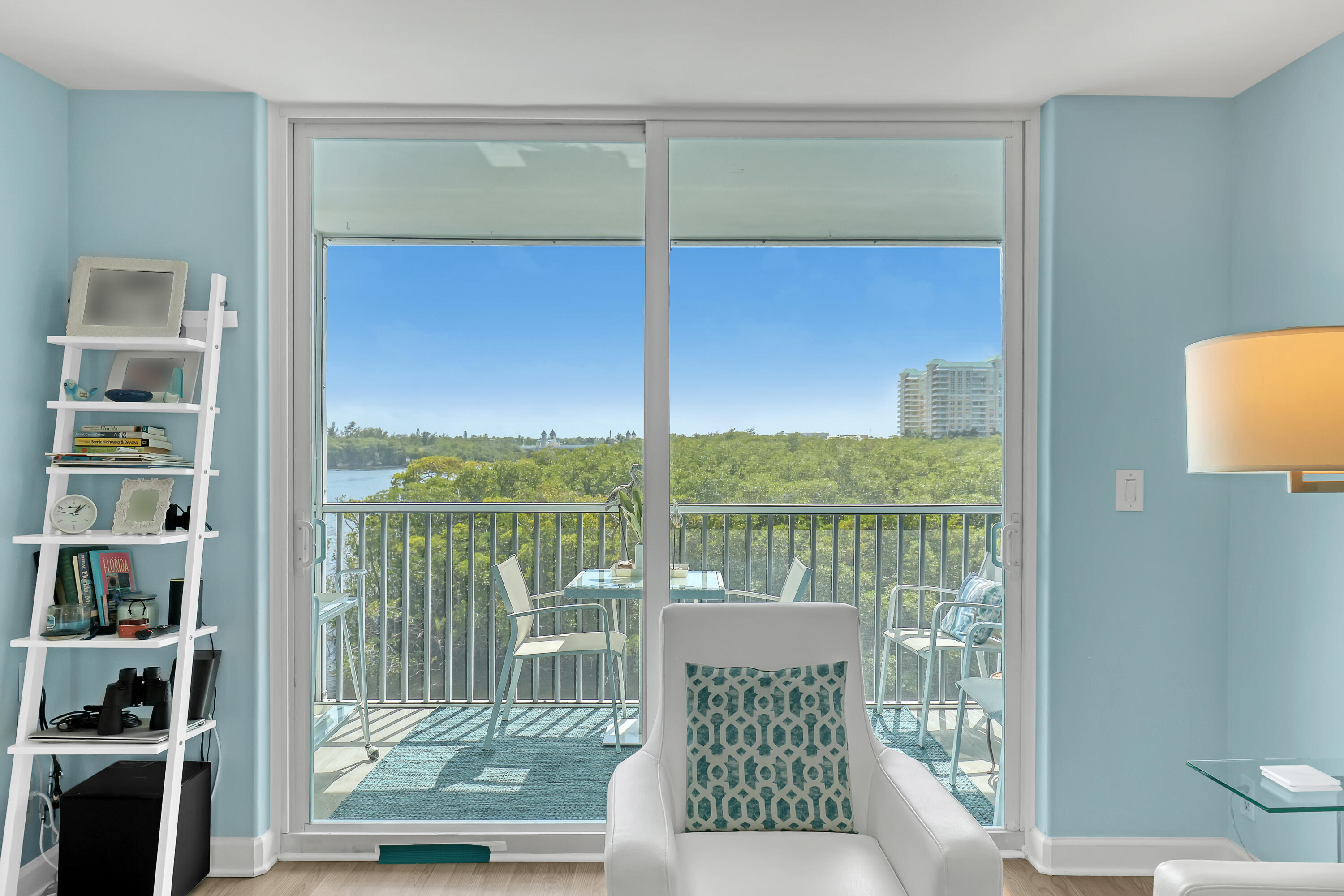 HARBOUR HALL INLET CLUB CONDO - Residential