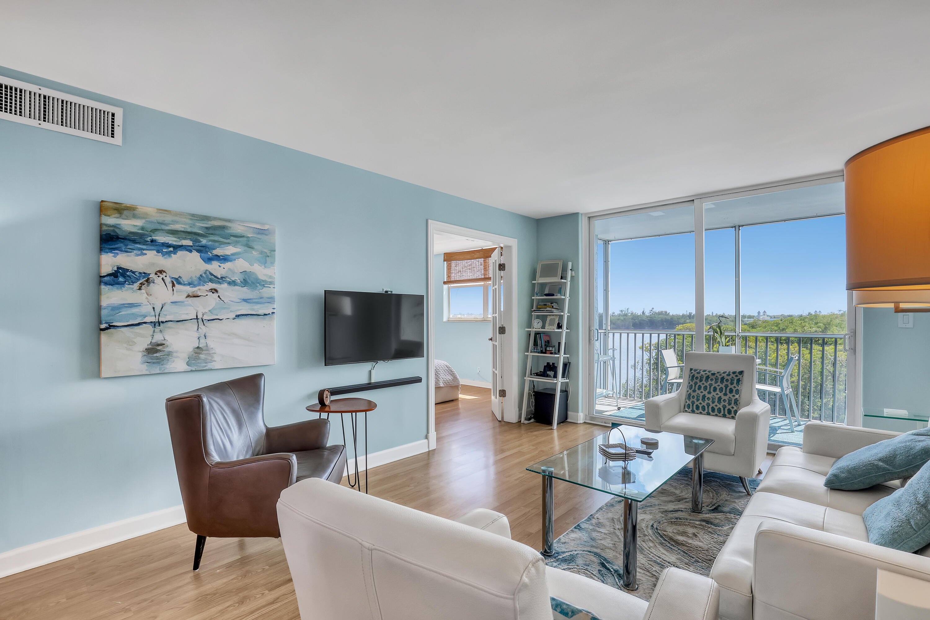 HARBOUR HALL INLET CLUB CONDO - Residential